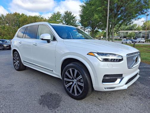2024 Volvo XC90 B5 AWD Plus Bright Theme 7-Passengers