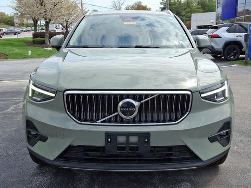 2023 Volvo XC40 B5 AWD Plus Bright Theme