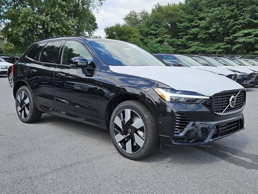 2025 Volvo XC60 Plug-In Hybrid T8 Plus