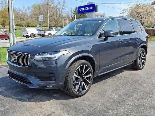2022 Volvo XC90 T6 AWD Momentum 6-Passenger