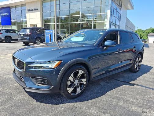 2024 Volvo V60 Cross Country B5 AWD Plus