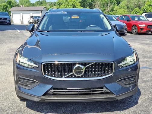 2024 Volvo V60 Cross Country B5 AWD Plus