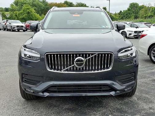 2022 Volvo XC90 T6 AWD Momentum 7-Passengers