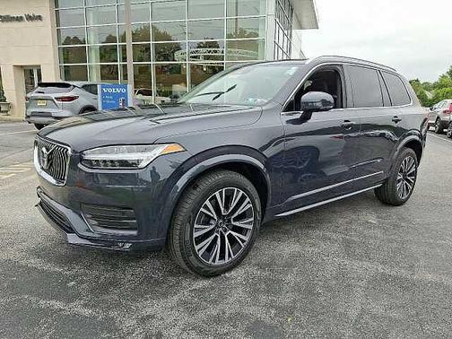 2022 Volvo XC90 T6 AWD Momentum 7-Passengers