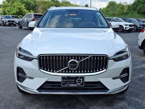 2023 Volvo XC60 B5 AWD Plus Bright Theme