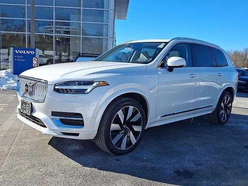 2024 Volvo XC90 Plus