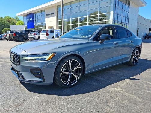 2024 Volvo S60 B5 AWD Plus Dark Theme