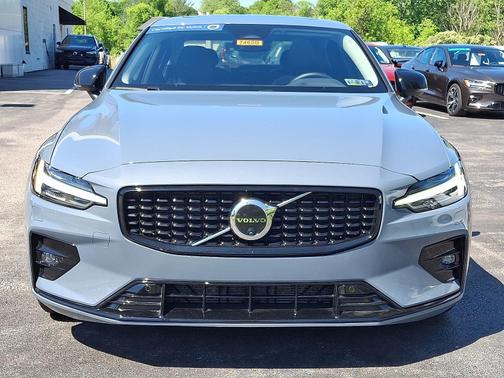2024 Volvo S60 B5 AWD Plus Dark Theme