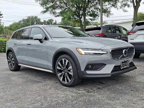 Vapour Grey 2025 Volvo V60 Cross Country Ultra