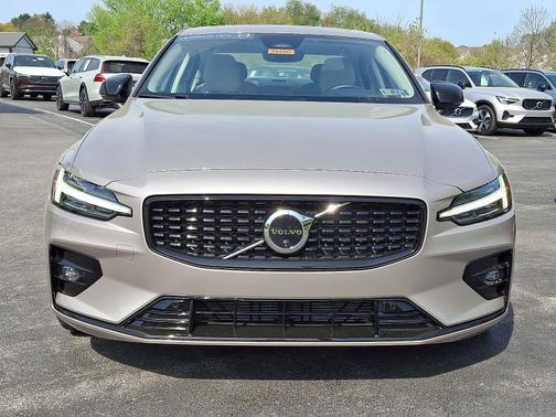 2024 Volvo S60 B5 AWD Plus Dark Theme