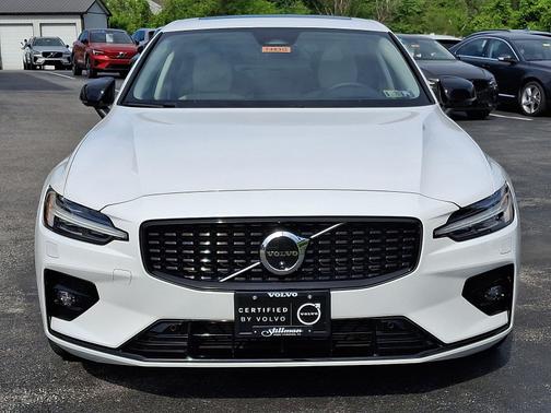 2024 Volvo S60 B5 AWD Ultimate Dark Theme