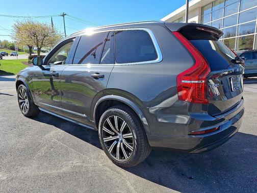 2023 Volvo XC90 B5 AWD Core 7-Passengers