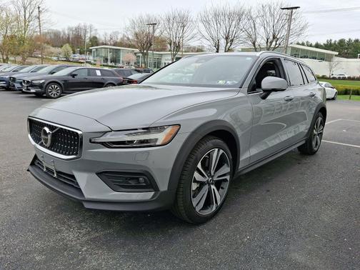 2025 Volvo V60 Cross Country B5 AWD Plus