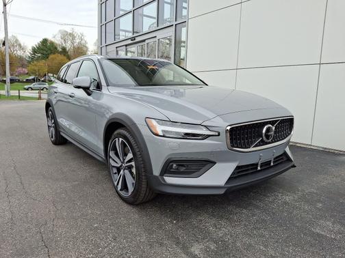 2025 Volvo V60 Cross Country B5 AWD Plus