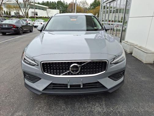 2025 Volvo V60 Cross Country B5 AWD Plus