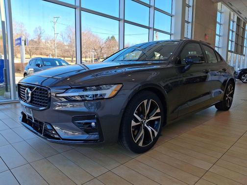 2025 Volvo S60 B5 Plus