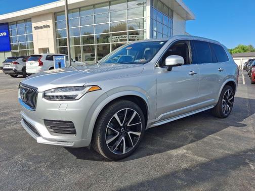 2022 Volvo XC90 T6 AWD Momentum 6-Passengers