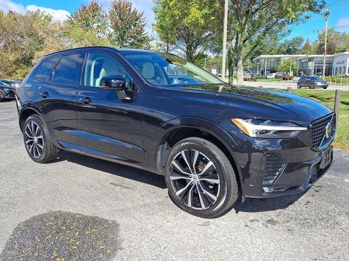 2023 Volvo XC60 B5 AWD Plus Dark Theme