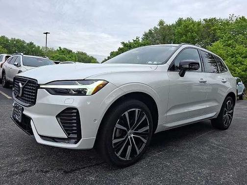 Crystal White 2024 Volvo XC60 Plus