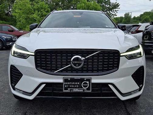 Crystal White 2024 Volvo XC60 Plus