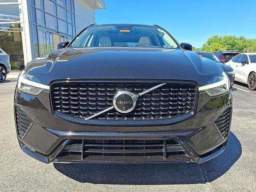 Onyx Black 2024 Volvo XC60 Plus