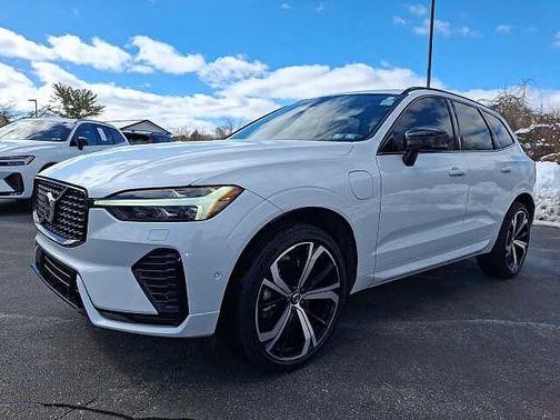 2023 Volvo XC60 Ultimate Dark Theme