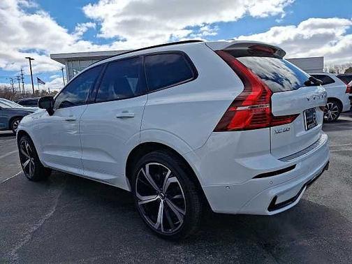2023 Volvo XC60 Ultimate Dark Theme