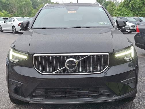 2025 Volvo XC40 B5 AWD Core Bright Theme