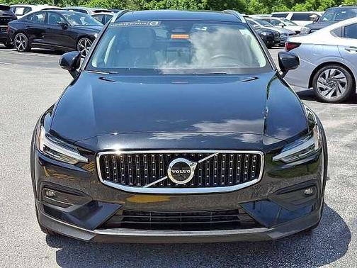 Onyx Black 2023 Volvo V60 Cross Country Ultimate