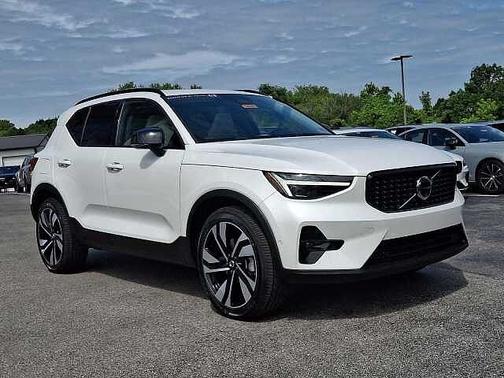 Crystal White 2025 Volvo XC40 Ultra