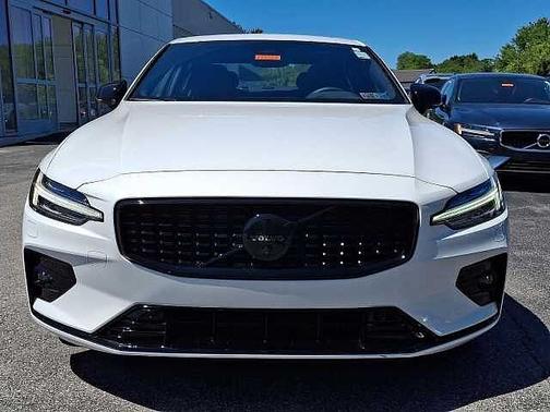 Crystal White MET 2024 Volvo S60 Plus Black Edition