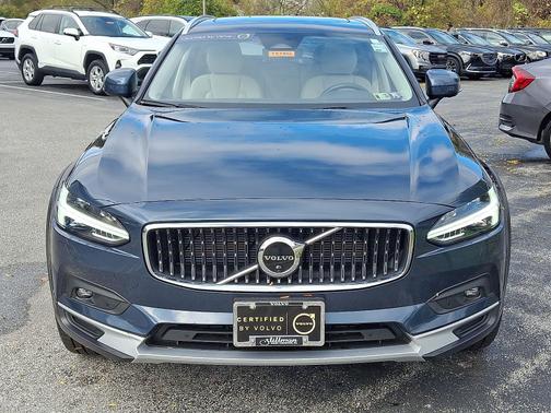 2023 Volvo V90 Cross Country B6 AWD Plus
