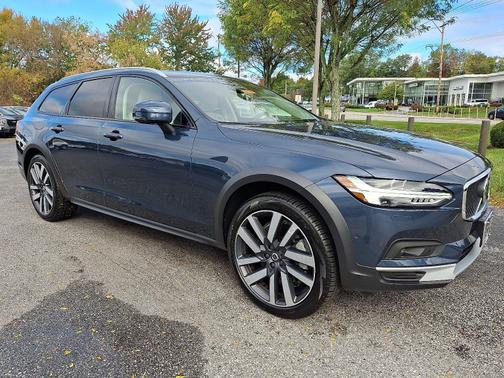 2023 Volvo V90 Cross Country B6 AWD Plus