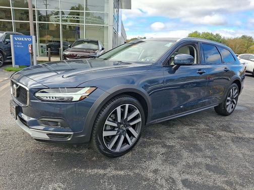 2023 Volvo V90 Cross Country B6 AWD Plus