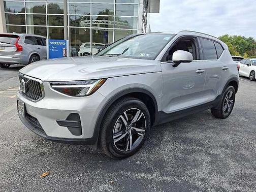 2025 Volvo XC40 Core