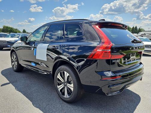 2025 Volvo XC60 Plug-In Hybrid T8 Plus