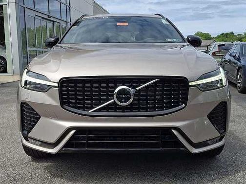 Bright Dusk 2024 Volvo XC60 Plus