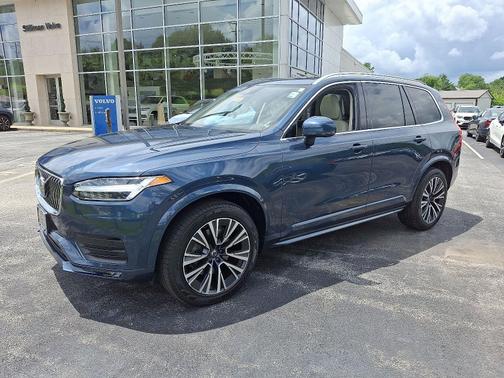 2022 Volvo XC90 T5 AWD Momentum 7-Passengers