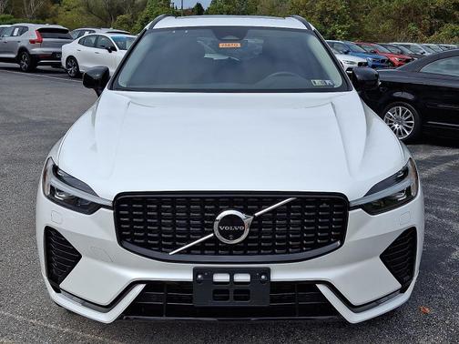 2024 Volvo XC60 B5 AWD Plus Dark Theme