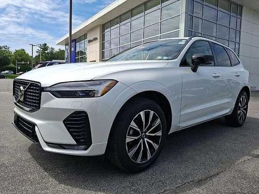 Crystal White 2024 Volvo XC60 Core