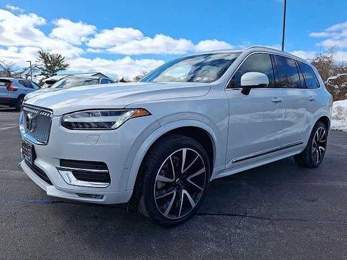 2023 Volvo XC90 Plus