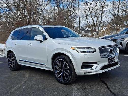 2023 Volvo XC90 Plus
