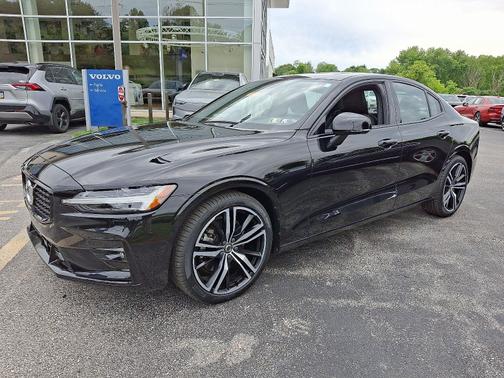2022 Volvo S60 B5 FWD R-Design
