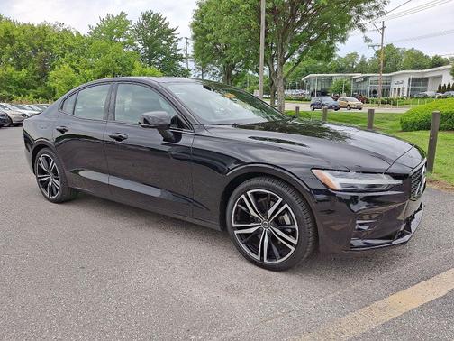 2022 Volvo S60 B5 FWD R-Design