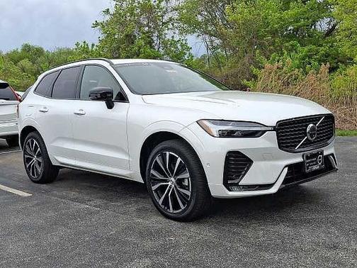 Crystal White 2025 Volvo XC60 Ultra