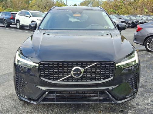 2023 Volvo XC60 B5 AWD Plus Dark Theme