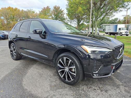 2023 Volvo XC60 B5 AWD Plus Dark Theme