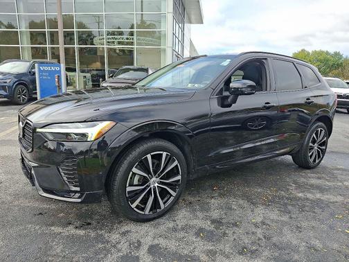 2023 Volvo XC60 B5 AWD Plus Dark Theme