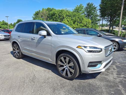 2024 Volvo XC90 B5 AWD Plus Bright Theme 7-Passengers