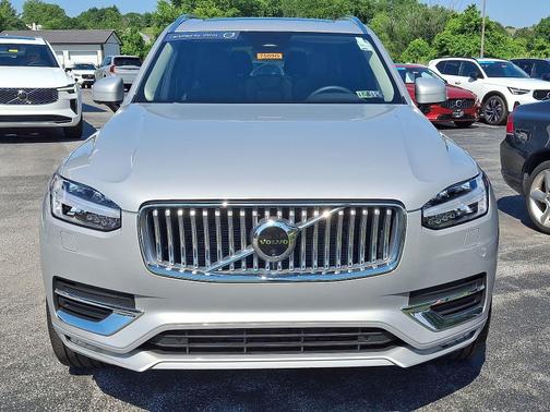 2024 Volvo XC90 B5 AWD Plus Bright Theme 7-Passengers